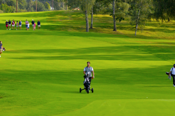 Varmt välkomna till säsongens kategorigolf!
